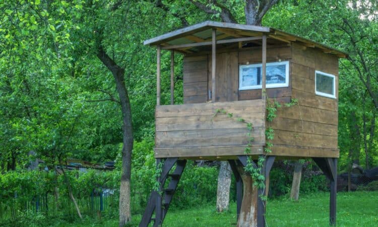 Jak postavit dům na stromě pro děti: plány, materiály, nástroje a bezpečnostní opatření