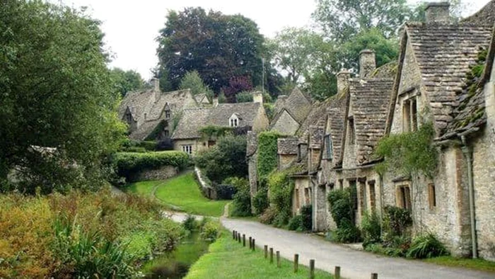 Vesnice Bibury byla postavena v roce 1380. Foto: Facebook/Bibury, Gloucestershire