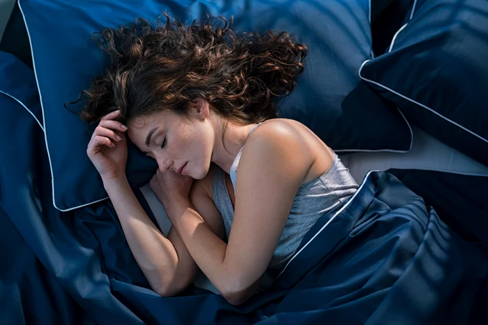 Spánek - spící žena FOTO Shutterstock 