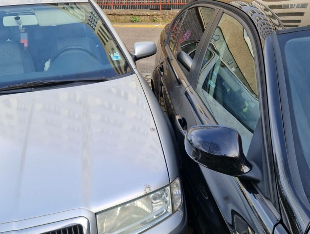 Řidička s promile alkoholu v krvi 5,76 mg/l havarovala, když se snažila zaparkovat. 