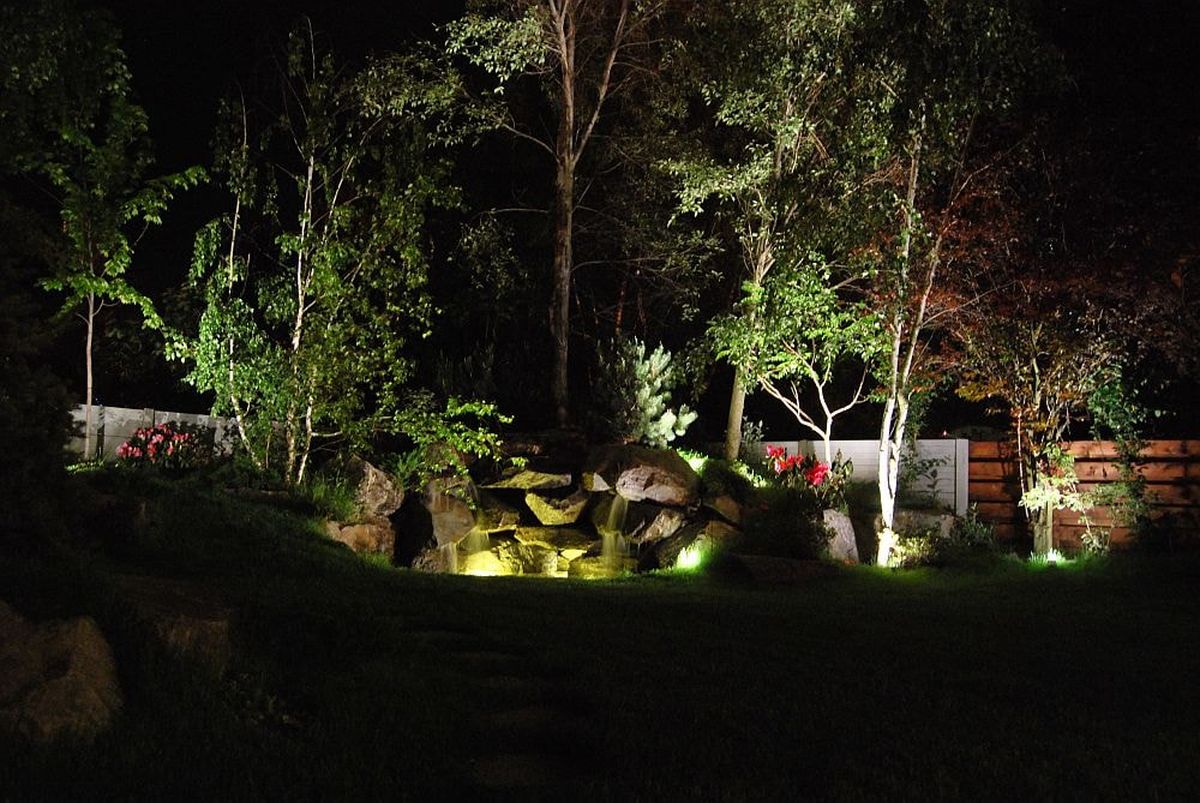 osvětlená zahrada