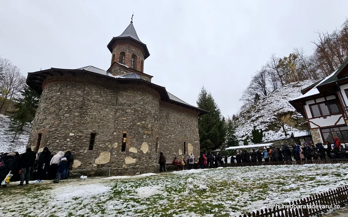 Klášter Prislop skrývá šokující tajemství. Co bylo objeveno pod podlahou uctívaného místa Arsenie Boca