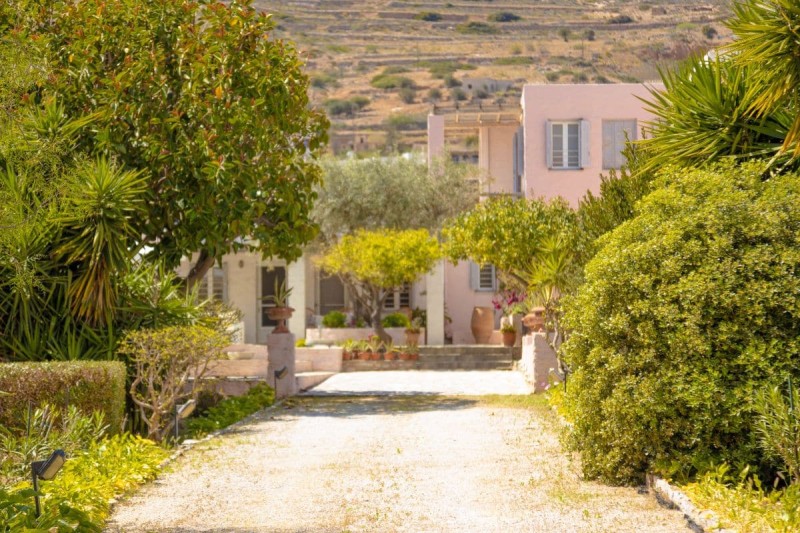 Finikas Syros - Vergos Real Estate